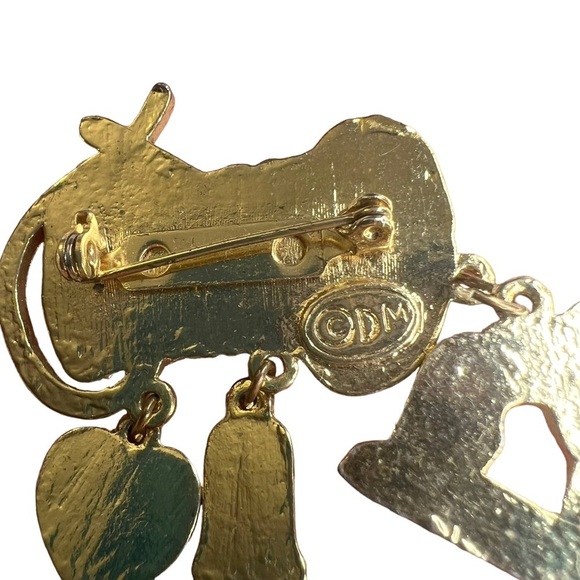 Vintage DM Sewing Seamstress Crafter Dangle Charm Brooch - Picture 7 of 10